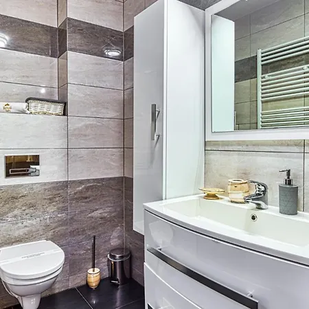 11-go 26 I 22 Listopada By Royal Aparts